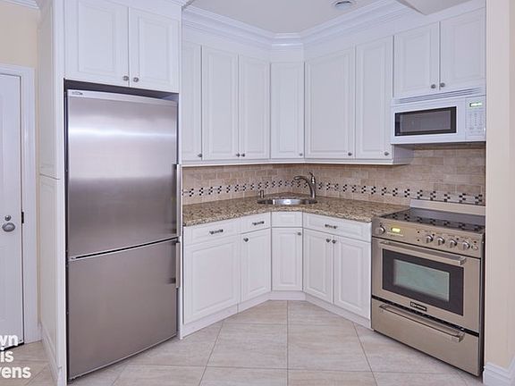 2nd image of 150 Central Park #516