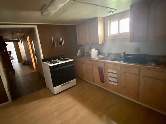 3rd image of 912 S 4th St #1/2