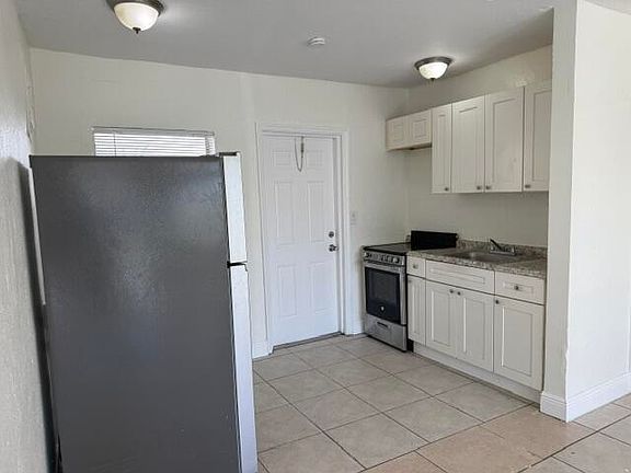 2nd image of 1913 Division Ave APT 102