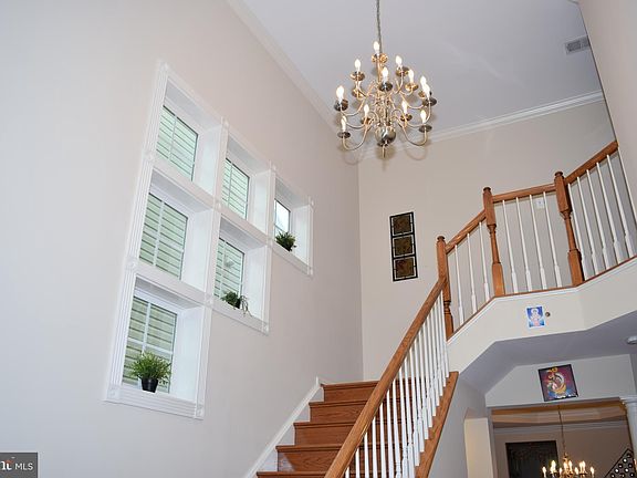 4th image of 3791 Louise Ave