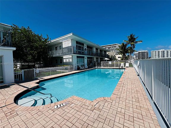 2nd image of 946 Bay Dr #8