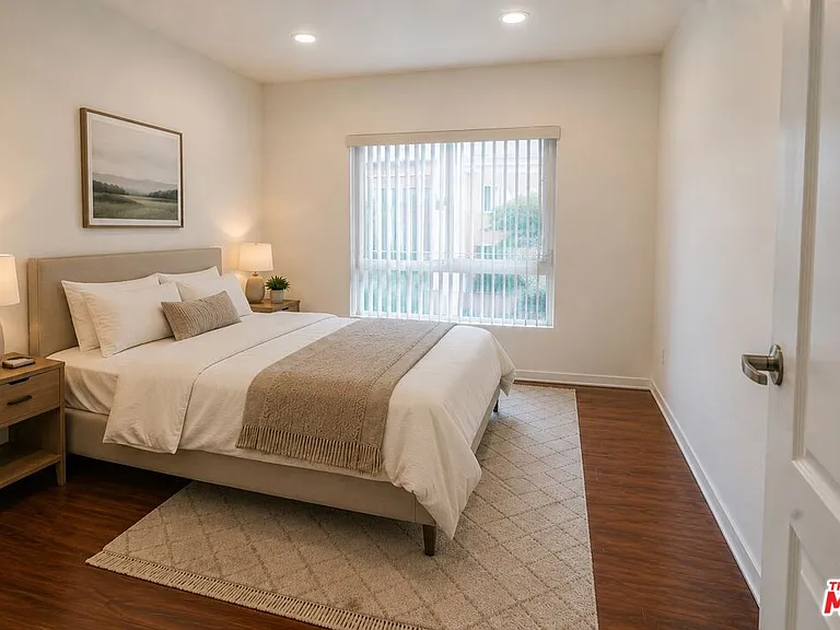 12132 Hart St #301 — Photo 15