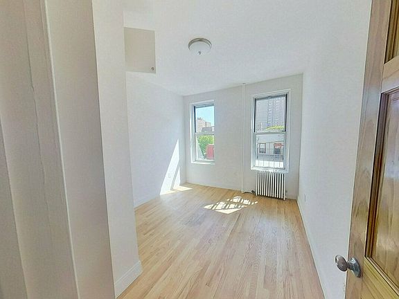 4th image of 346 E 20th St APT 29