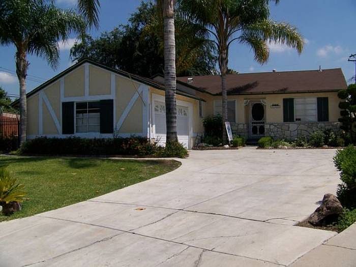 FRONT HOUSE