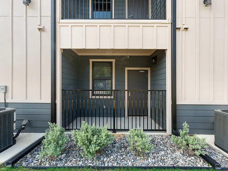 Bernice St — Photo 18