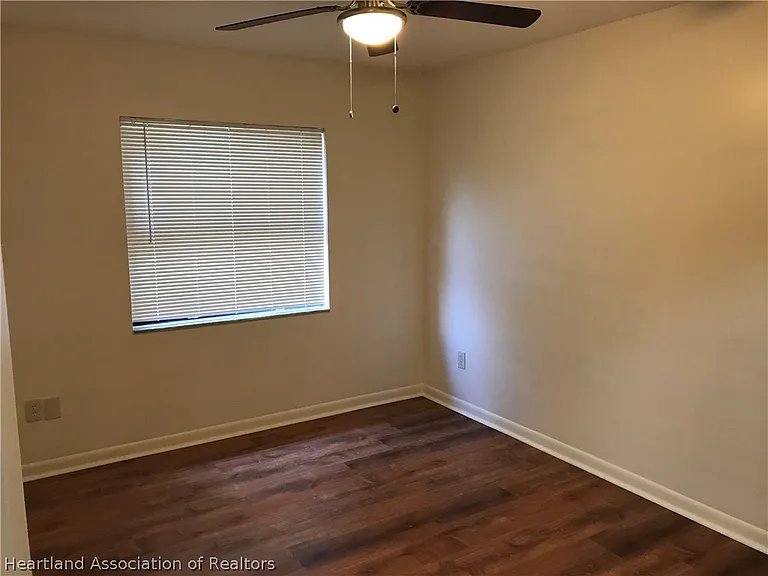 5015 Manatee Dr — Photo 10