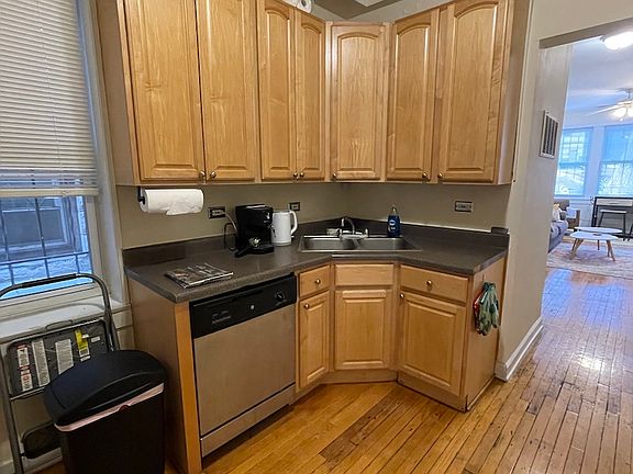 5th image of 2315 N Greenview Ave #1