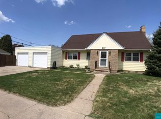 917 E 23rd St, Hibbing, MN 55746