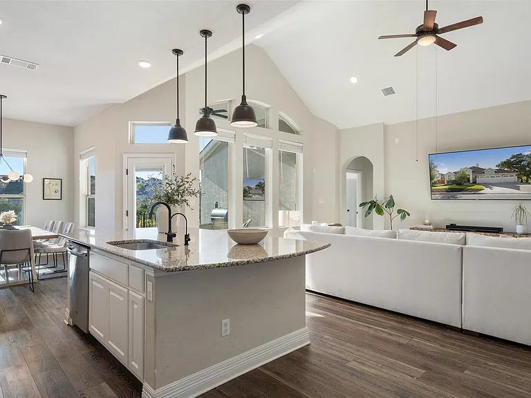 17805 Limestone Spring Ln — Photo 14