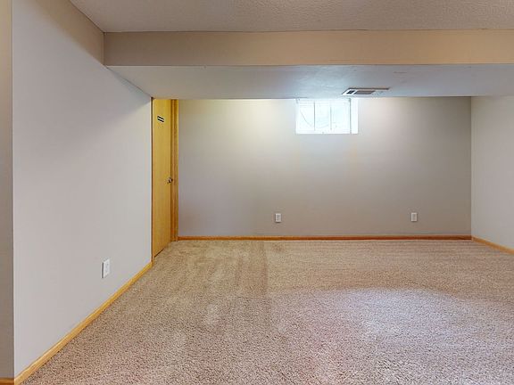 5th image of 836 22nd Ave SE