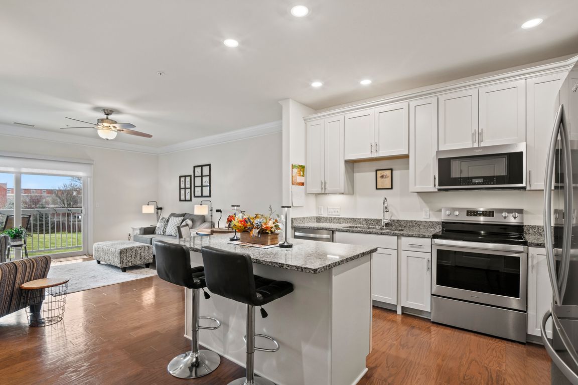 next background image