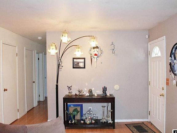 3rd image of 216 Sage Cir