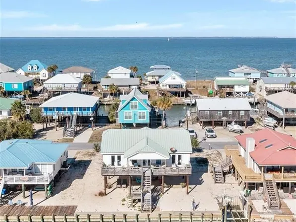 2247 Mallard St, Dauphin Island, AL 36528