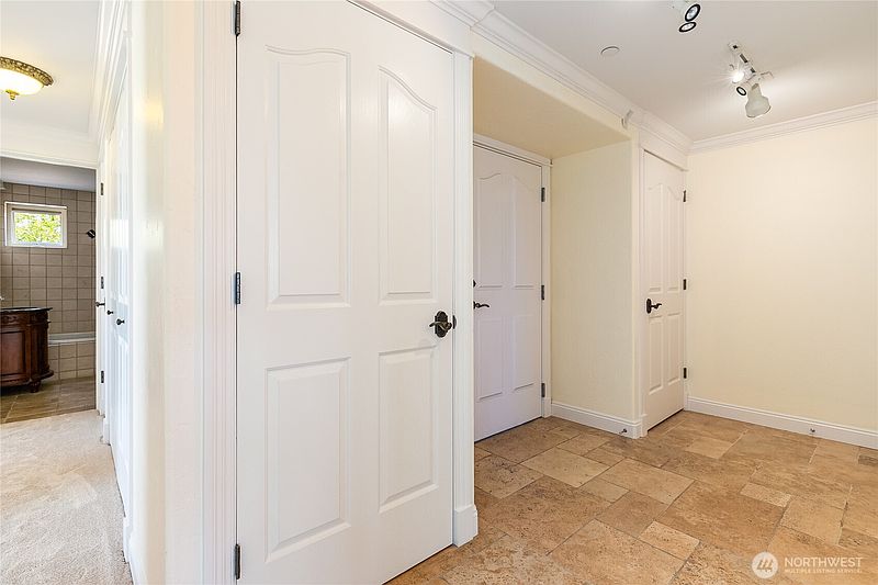 4th image of 1301 W Holly Street #302