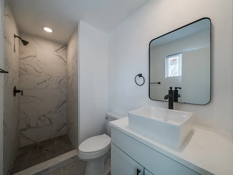 1005 Essex St #202 — Photo 8