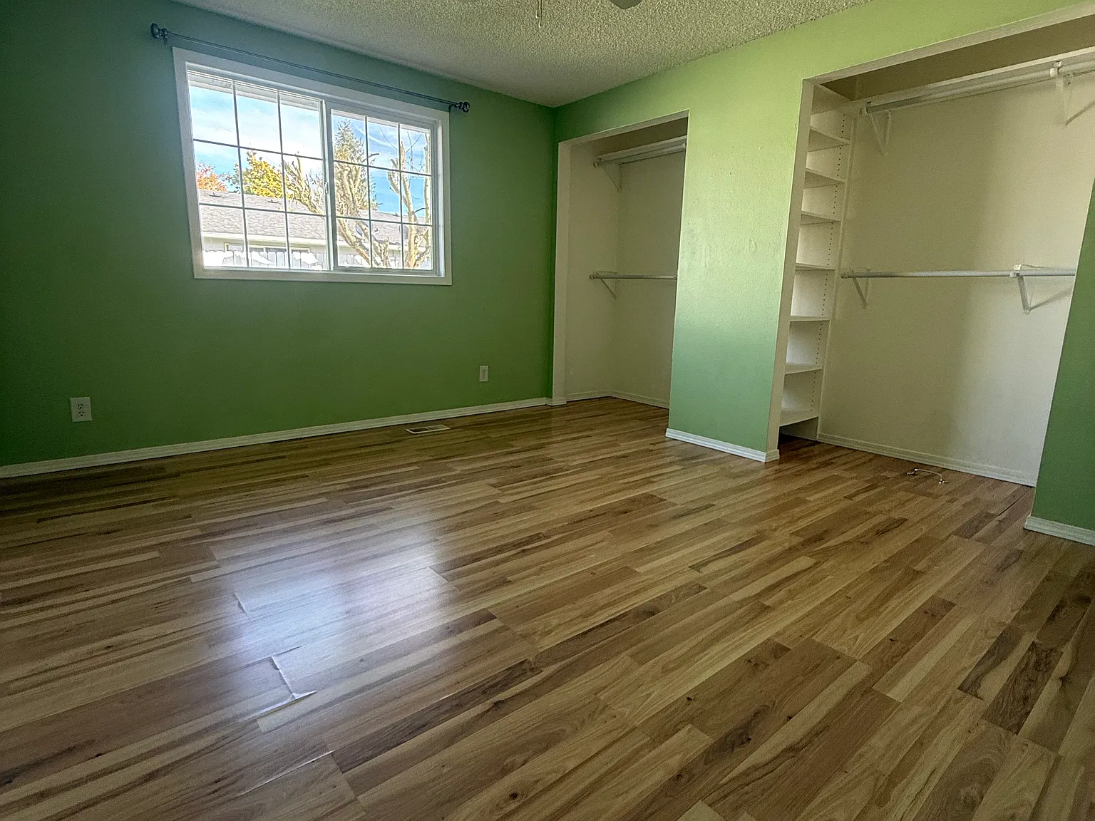 3 bed, 1300 sqft, $2,100 — Photo 4