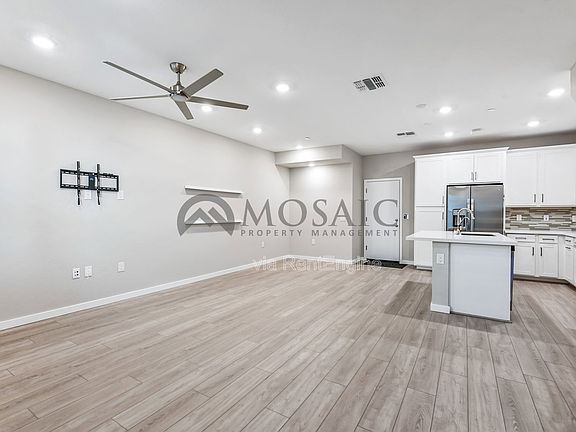 4th image of 778 E Harper St #103