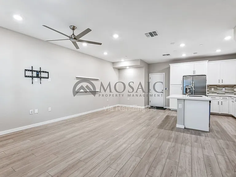 778 E Harper St #103 — Photo 4