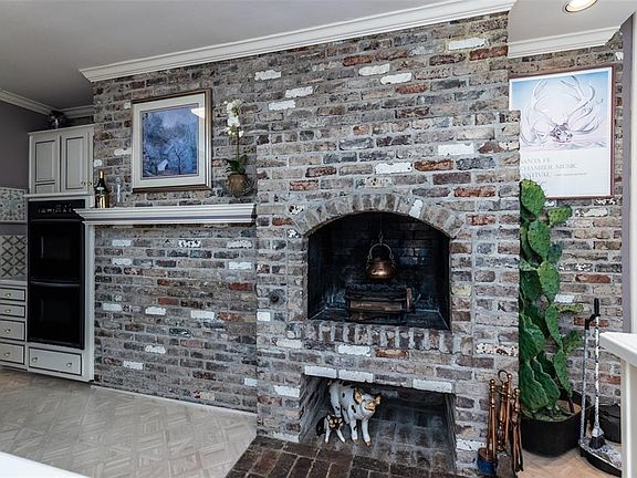 3rd image of 1308 Riverview Dr
