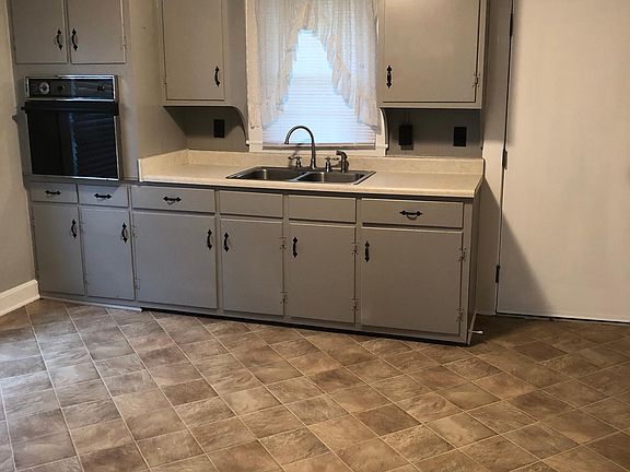 3rd image of 61 Park Cres