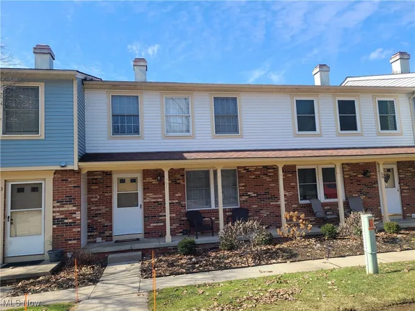 61 Quaker Ridge Dr, Akron, OH 44313