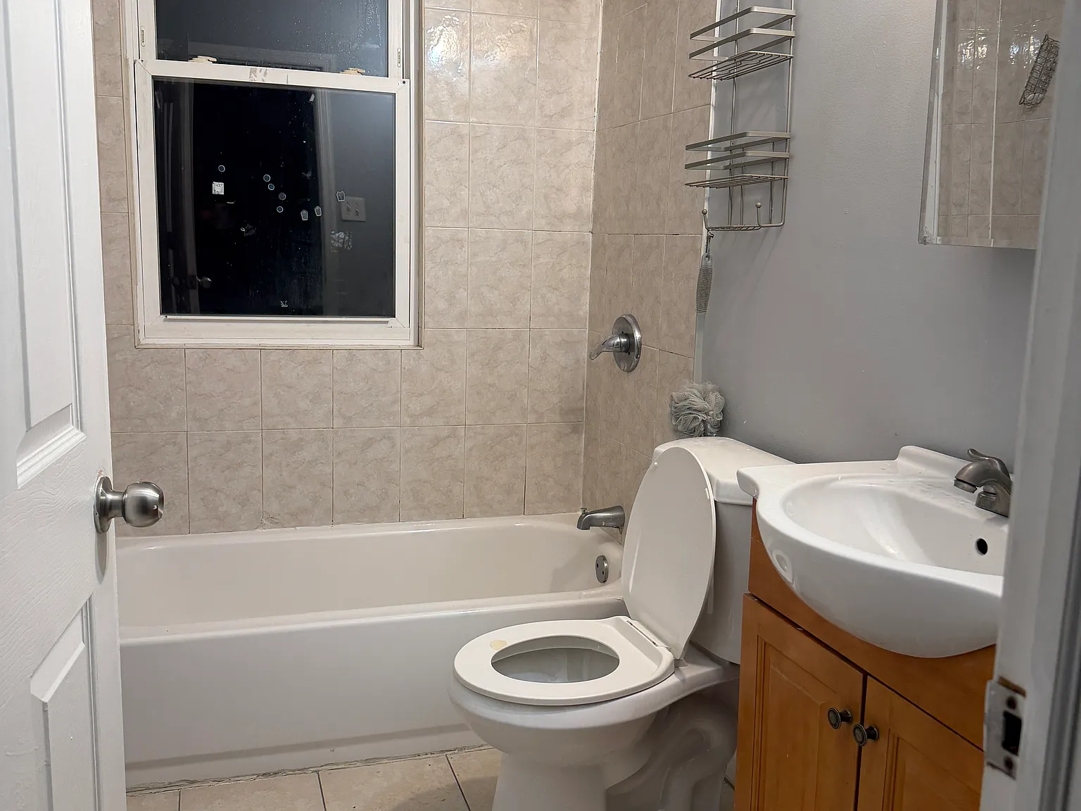 3 bed, 850 sqft, $2,600 — Photo 1