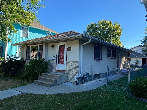 Front of house, peaceful, well-kept neighborhood