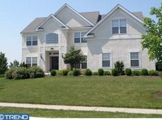 728 Sourwood Ln, Collegeville, PA 19426