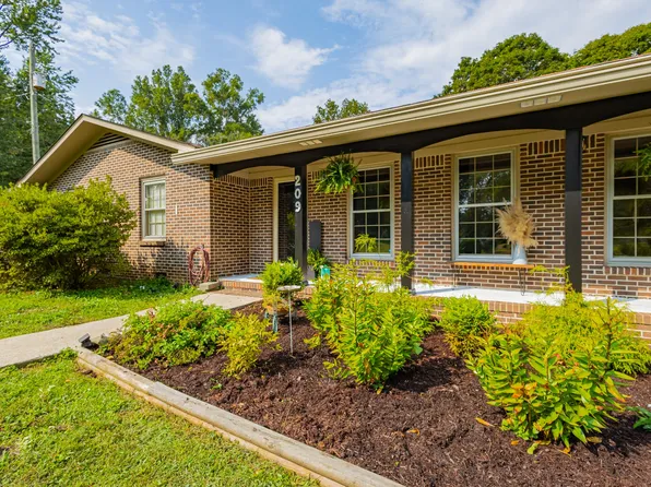 209 Arnold Ave, Tullahoma, TN 37388