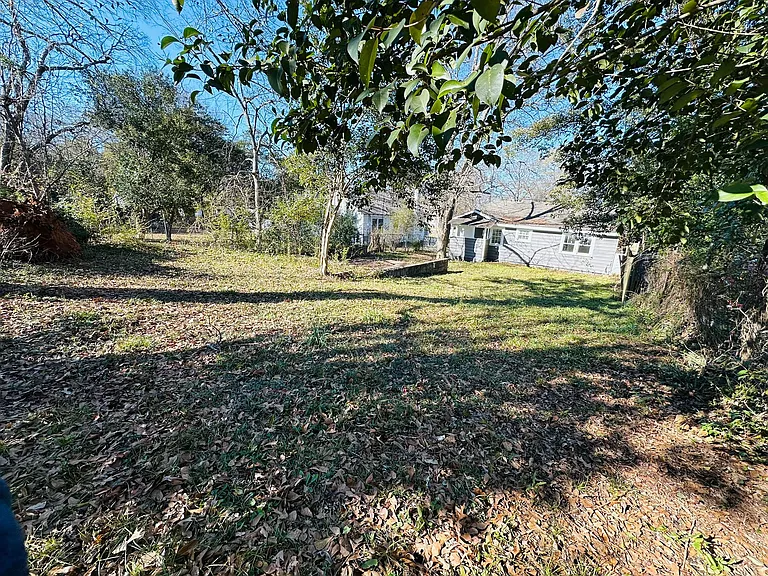 2122 Yancey Ave — Photo 2