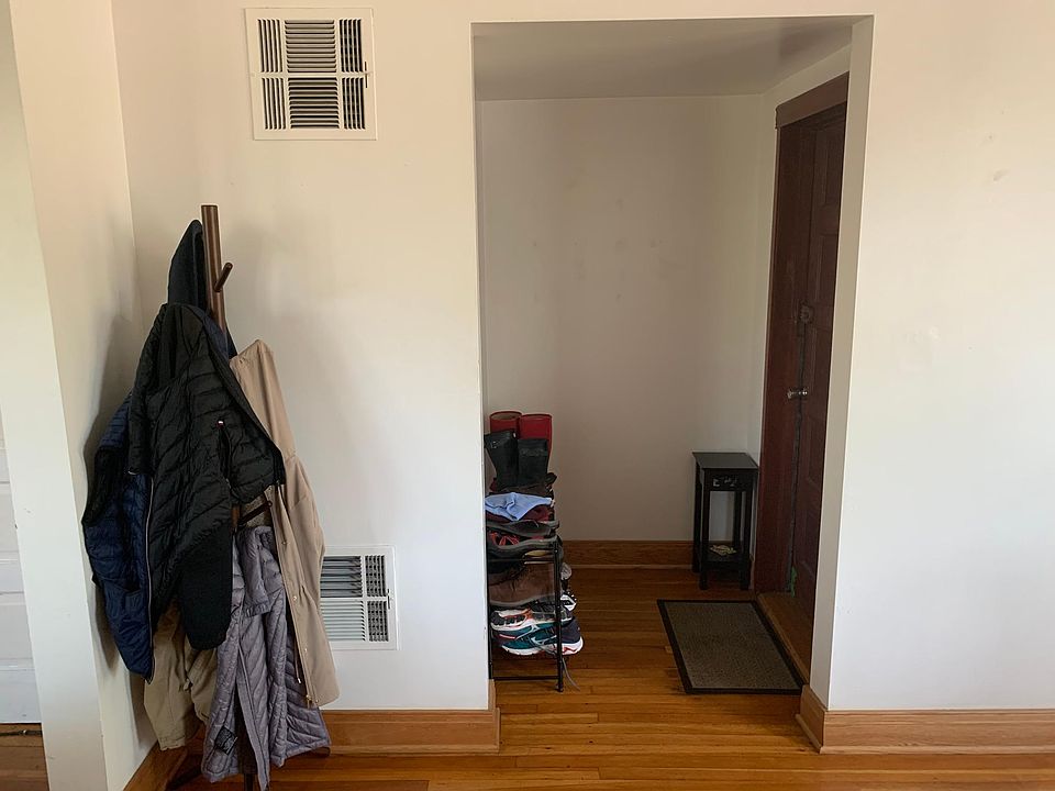 1st image of 3234 N Wolcott Ave APT 1