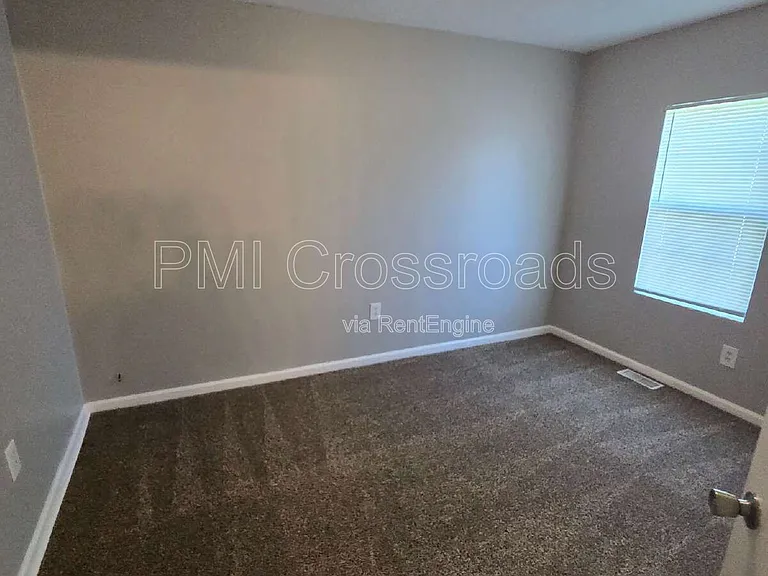 153 S Cypress Ave — Photo 46