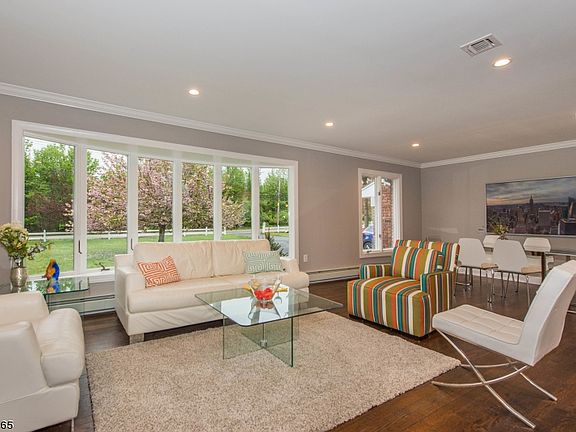 3rd image of 362 Airmount Ave