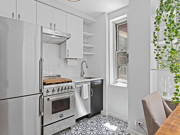 3rd image of 220 Madison Ave APT 4R