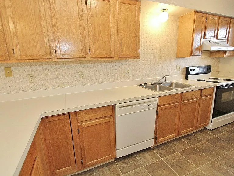 551 N Moffatt Ave #7 — Photo 9