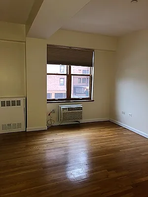 Rented by Universal Realty Group | media 6