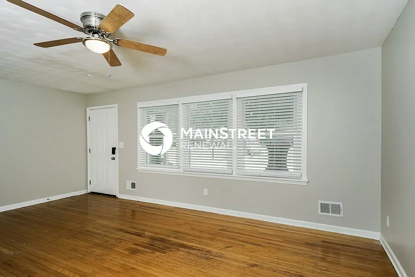 9909 Lakewood Dr — Photo 4