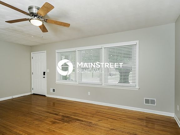 4th image of 9909 Lakewood Dr