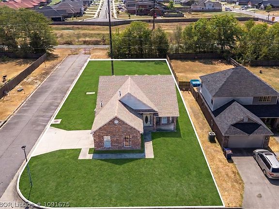 4th image of 7826 Huntington Way