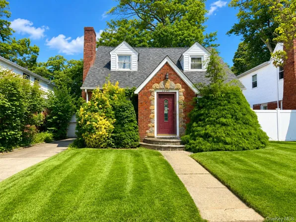 2284 Wynsum Avenue, Merrick, NY 11566