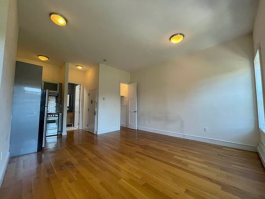 4th image of 533 W 142nd St #4
