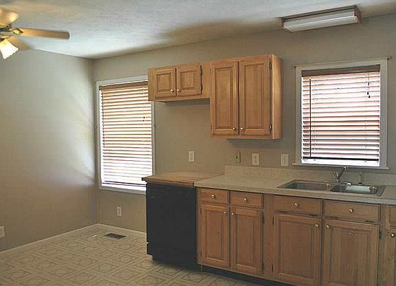4th image of 708 S Harvest Ln
