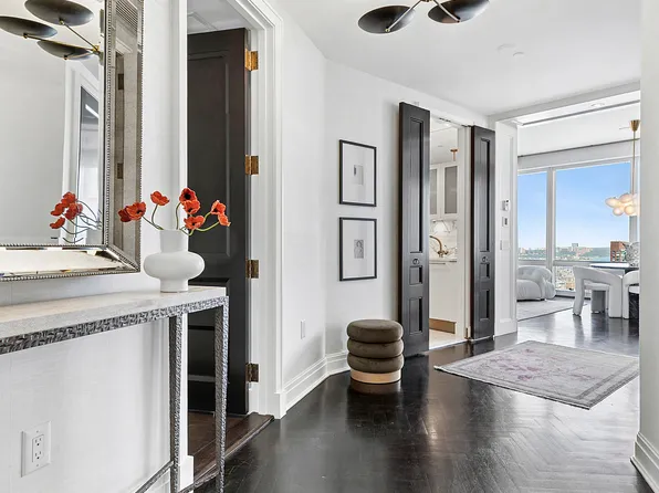 80 Columbus Circle image 5 of 10