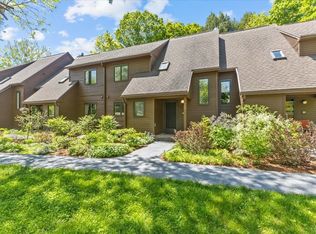 364 Acorn Ln, Shelburne, VT 05482