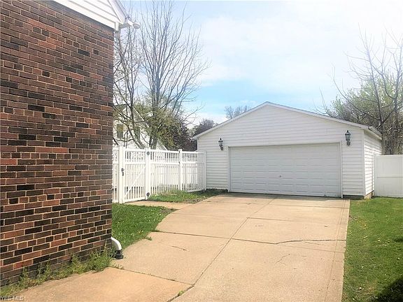 3rd image of 2522 Ardwell Ave