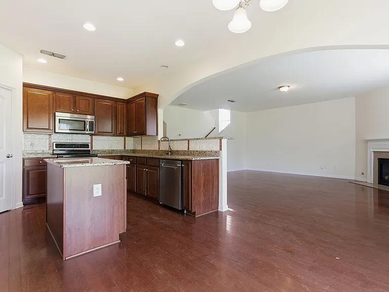 1672 Stonewater Dr — Photo 22