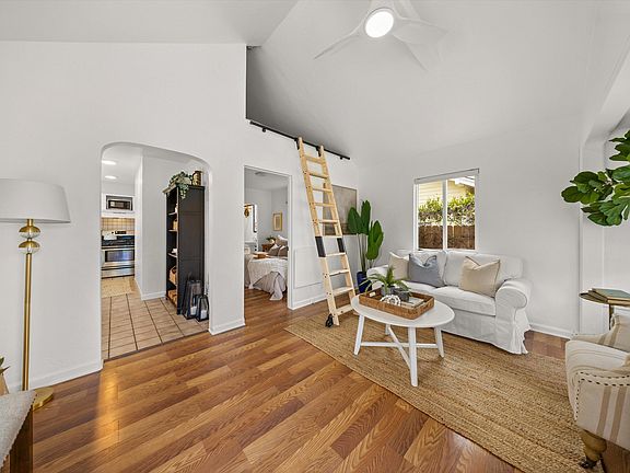 4th image of 2215 Oak Park Ln