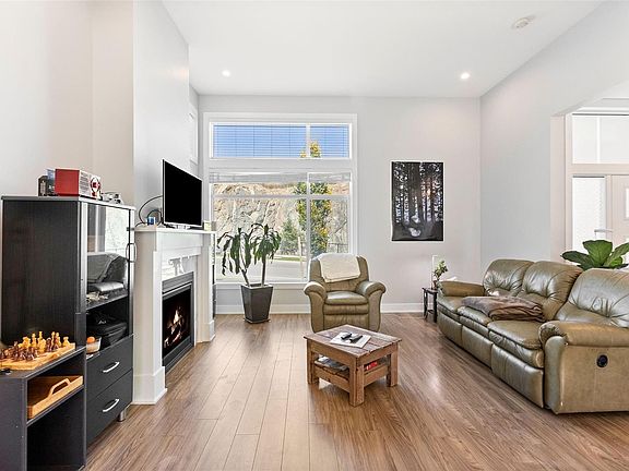 4th image of 2911 Constellation Ave