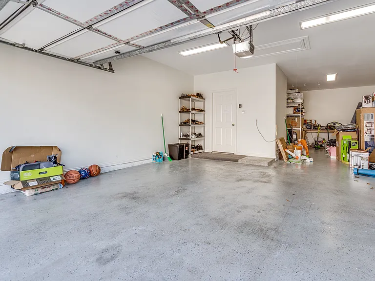 11649 Keystone Dr — Photo 26