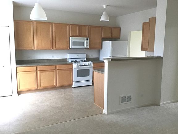 5th image of 915 Summit Creek Dr